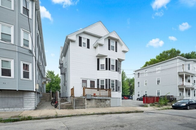 Building Photo - 19-21 Penn Street Unit 2