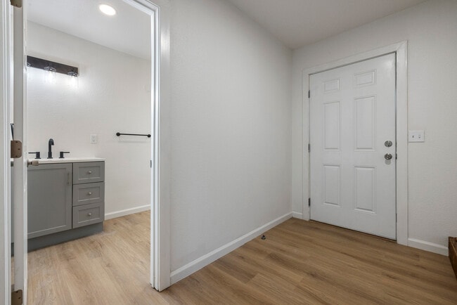 Photo - 214 Kimble St Unit B