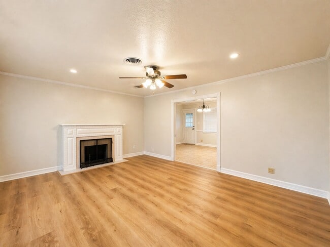 Photo - 6859 Roxbury Rd