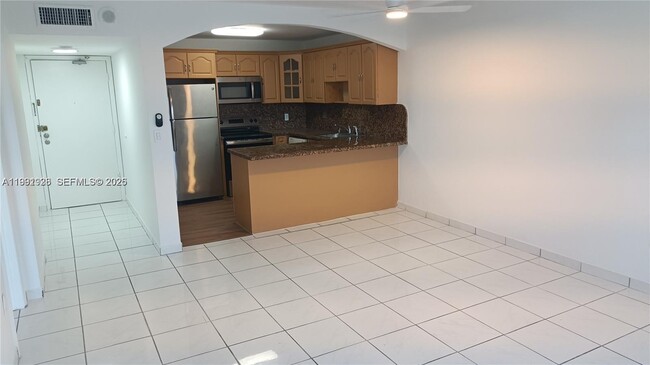 Photo - 245 18th St Unidad 703