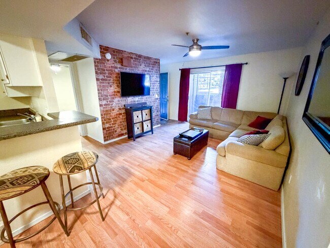 Photo - 1385 W University Ave