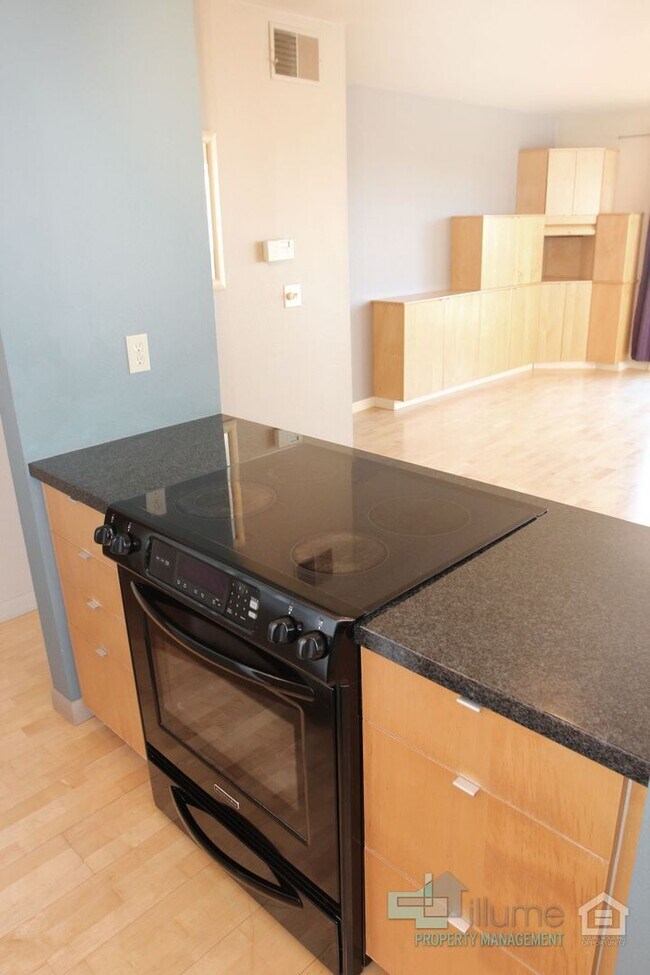 Photo - Condo Near OHSU with Huge Deck, Stunning V...