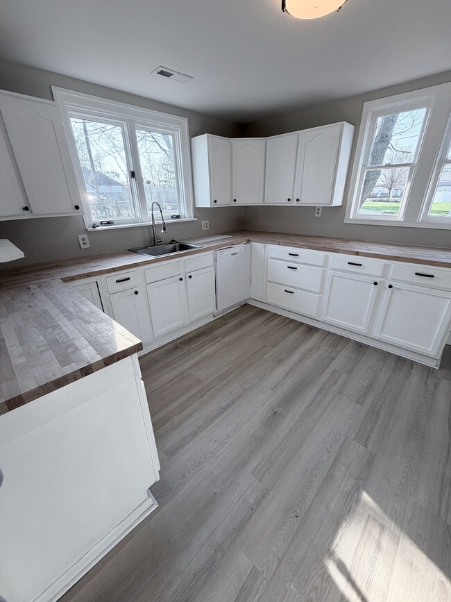 Photo - 720 S Apperson Way