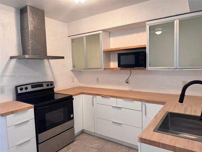 Photo - 146 NW 56th St