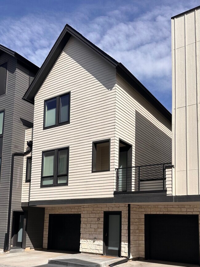 Photo - 5599 S Curtice St