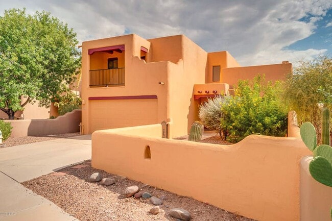 Building Photo - Charming 3 Bedroom 2 & 1/2 Bath Sante Fe H... Rental