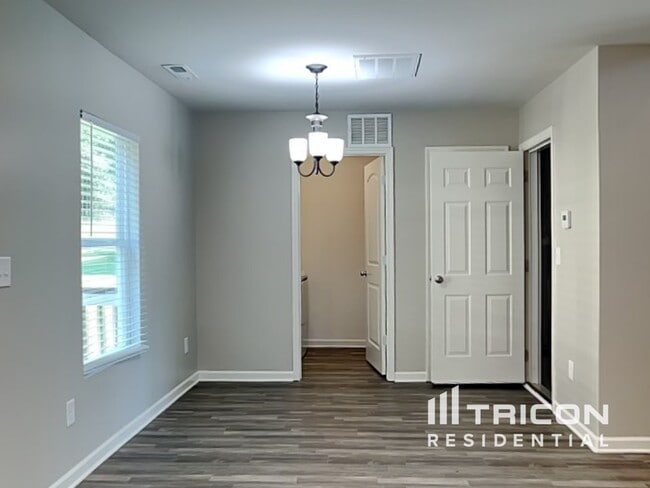 Photo - 437 Brookfield Dr