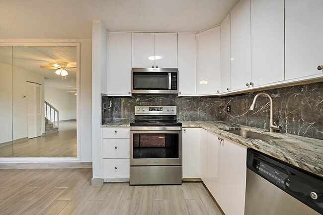 Building Photo - 253 Woodland Rd