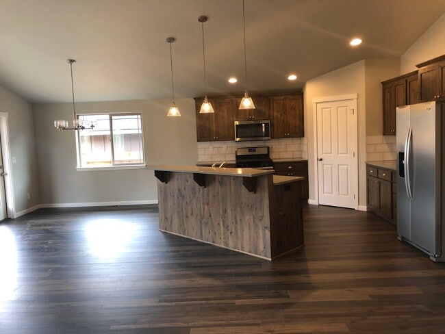 Photo - Home in NW Redmond Fieldstone Crossing