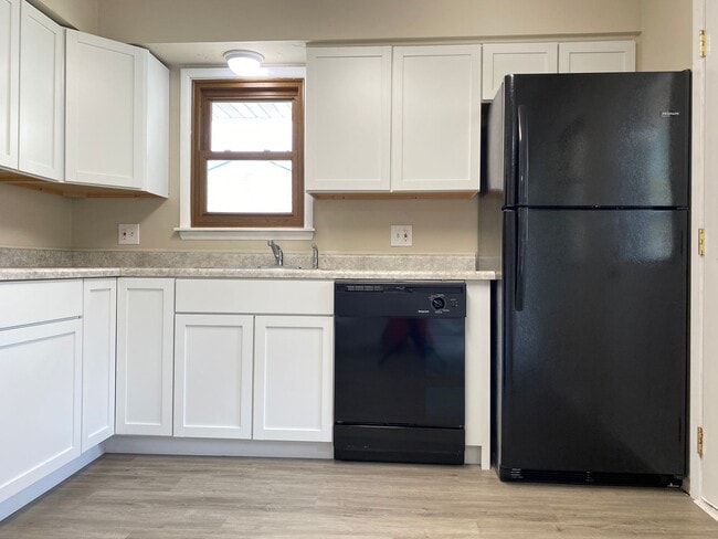 Photo - 3 Bedrooms 2 Full Bathrooms Finished Basem...