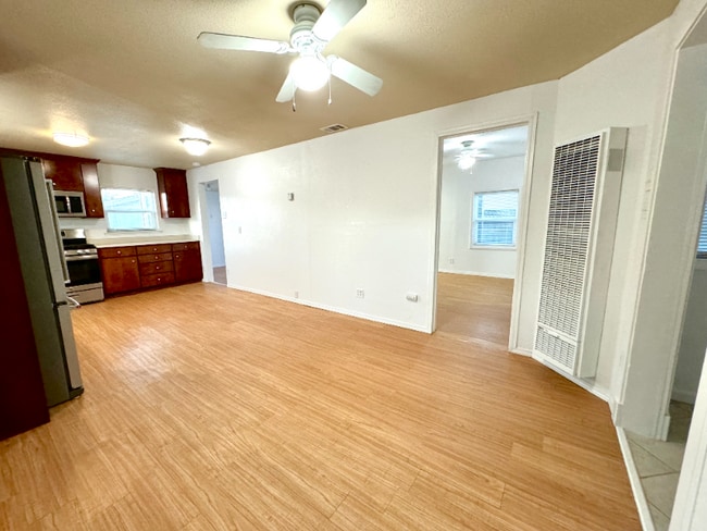 Photo - 220 E Home St Unidad B