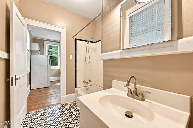 Photo - 407 Coolidge St