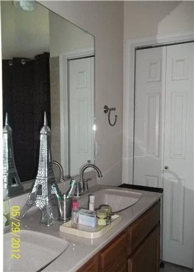 Building Photo - Picadilly Ridge Coming Soon Home (Showings start 5/30 by appt only)