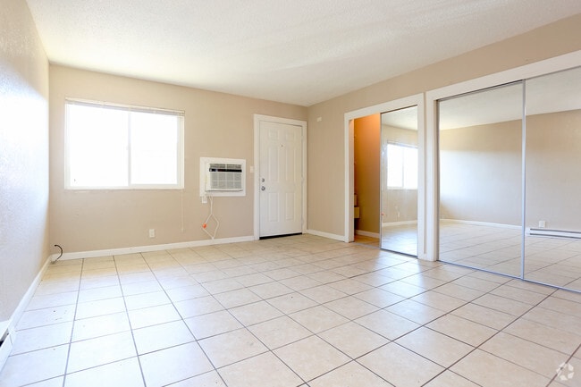 Studio 1BA - Delta Court Apts