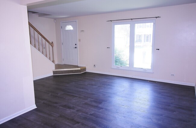 Photo - 2022 Redwood Dr