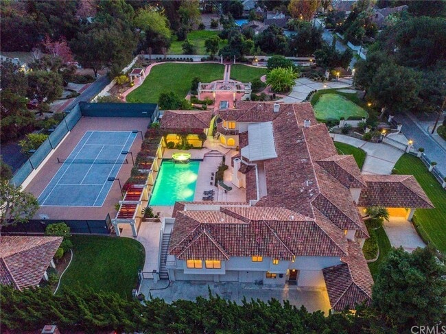 Photo - 808 N Banna Ave