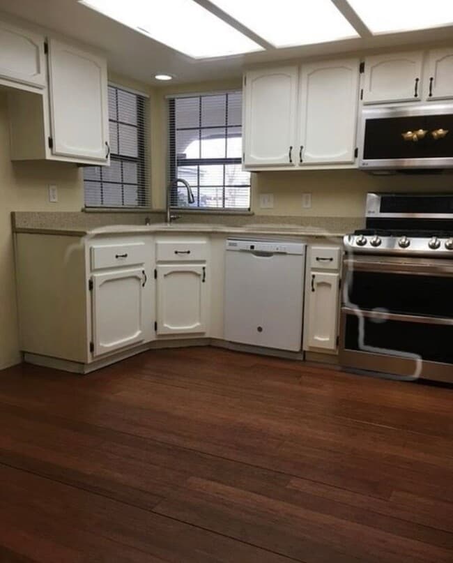 Photo - Beautiful 4 bed, 2 Bath home for Rent. Paid Water and Landscaping!