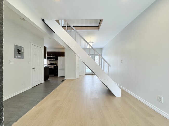 Photo - 97 Garfield Ave S