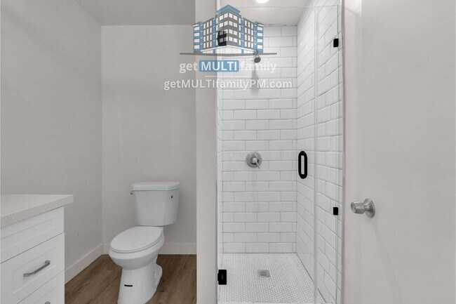 Photo - 325 N 17th Dr