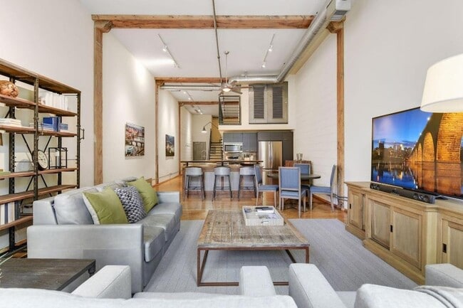 Building Photo - 801 N Washington Ave