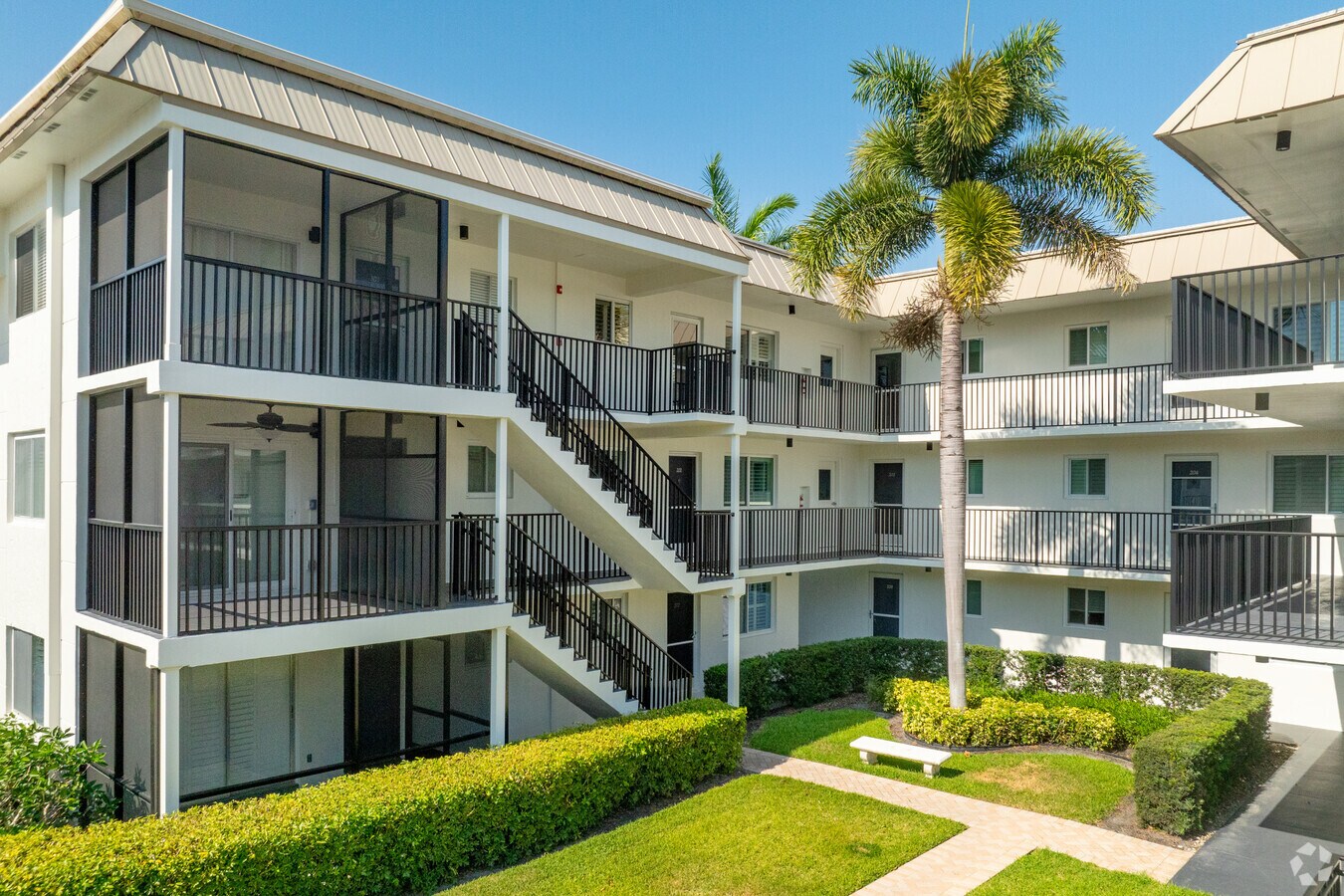 766 Central Ave Naples, FL 34102-6000 - Central Gardens Apartments