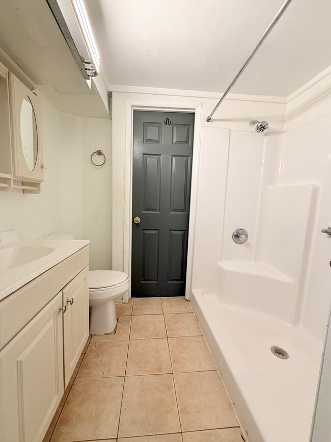 Photo - 208 Moss St