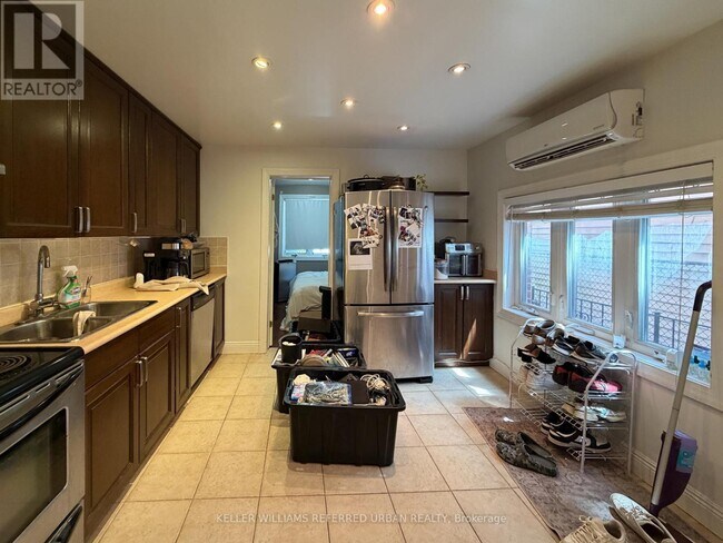 Photo - 429 Ossington Ave