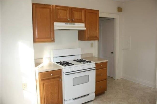 Photo - 2846 East Ave