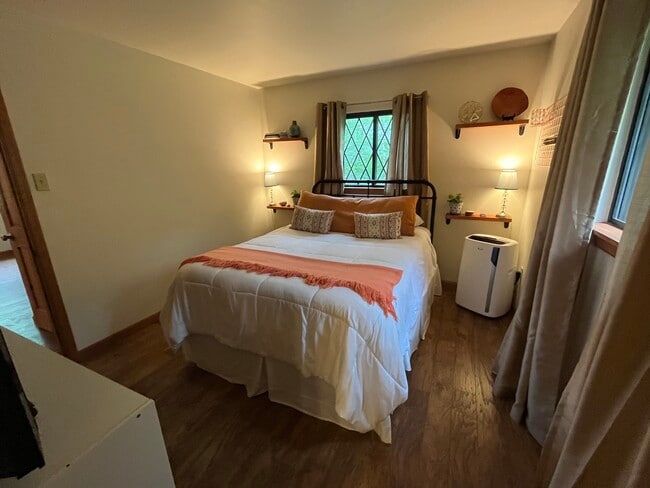 Main floor bedroom/bath suite - 161 Piney Woods Dr