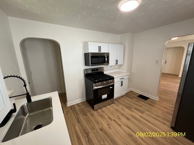 Photo - 2015 S Hackley St