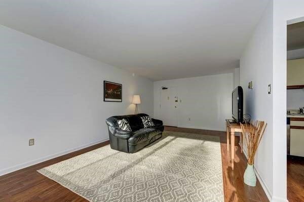 Living Room - 4390 Lorcom Ln Unit 204