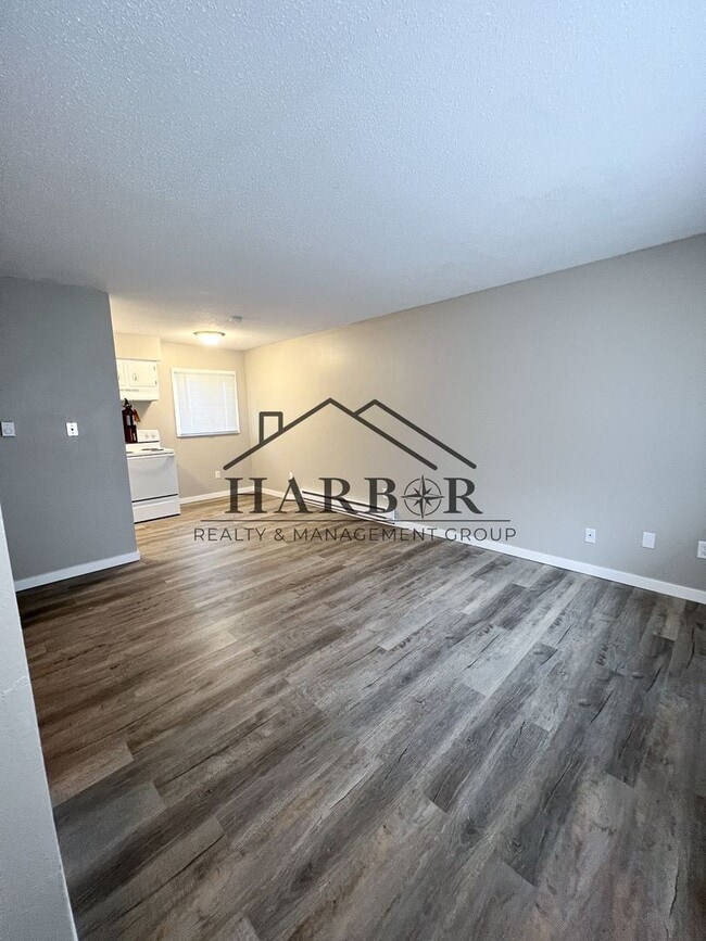 Photo - Renovated 1 Bedroom 1 Bath - SPECIAL: Lowe... Unit 610