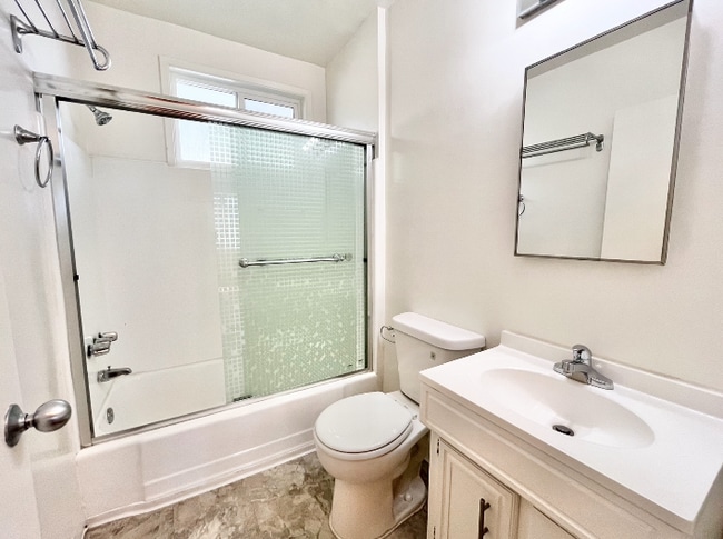 Photo - 1830 N La Brea Ave Unidad 3