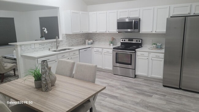 Photo - 1722 Coxwold Ct