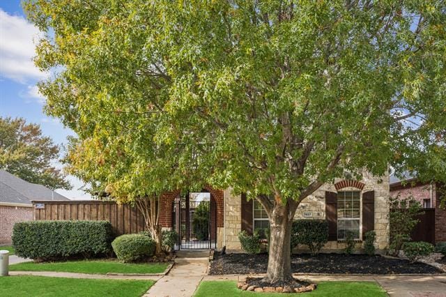 Photo - 7457 Glasshouse Walk