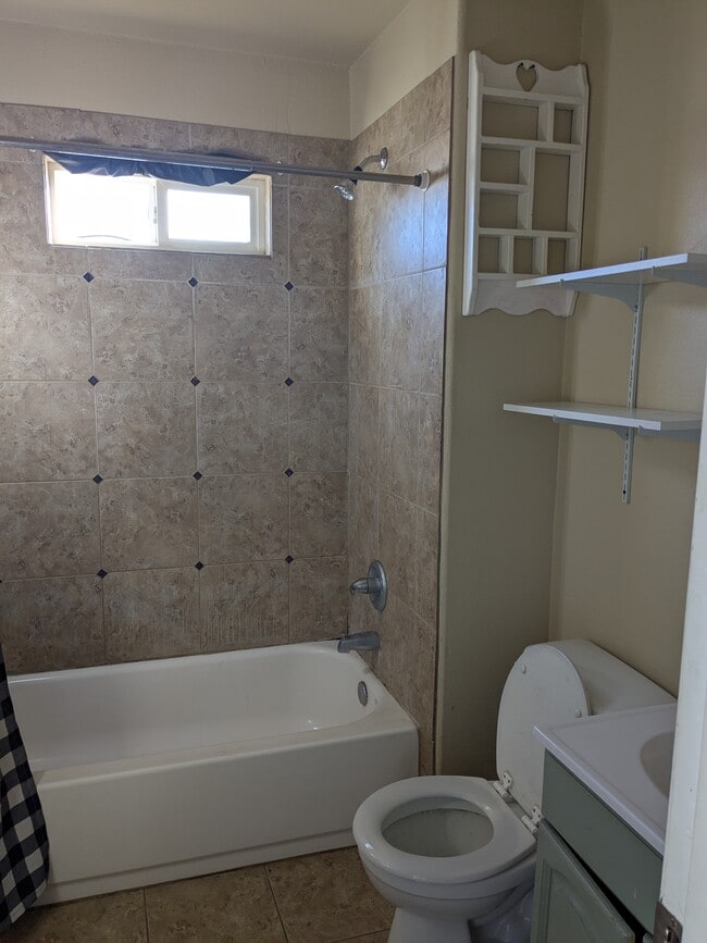 Photo - 5542 Independence Ave