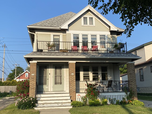 Building Photo - 416 N 63rd St Unit Cozy 2BR Upper