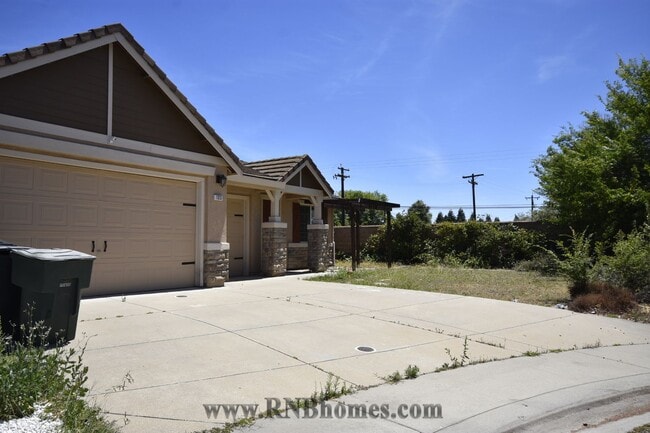 Photo - 133 Marinette Ct