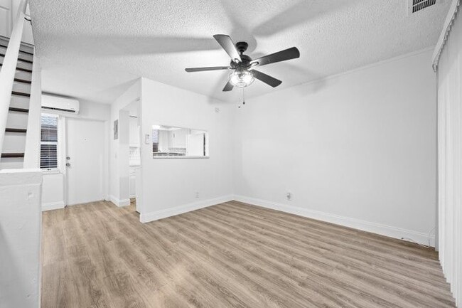 Photo - 1801 NE 56th St Unidad 7