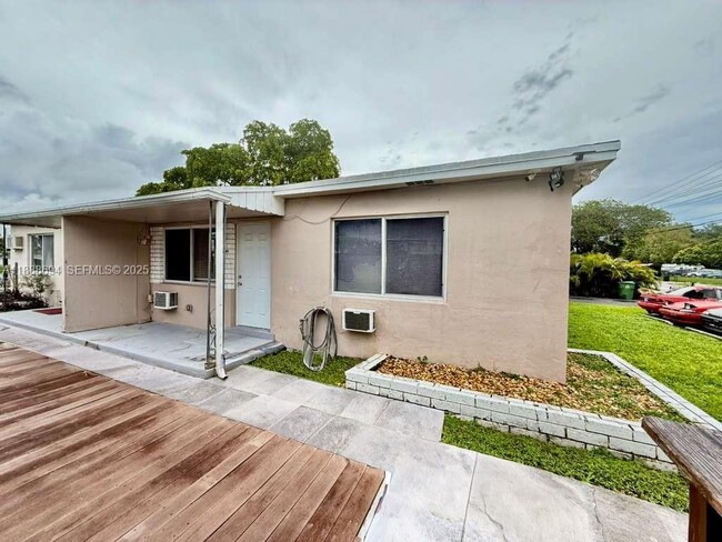 Photo - 1049 SW 3rd St Unidad 1