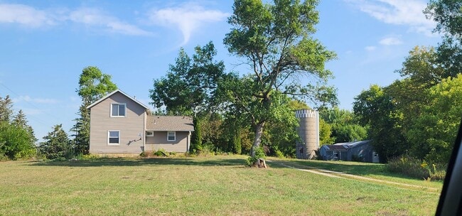 Building Photo - 2 bedroom 1 bath house