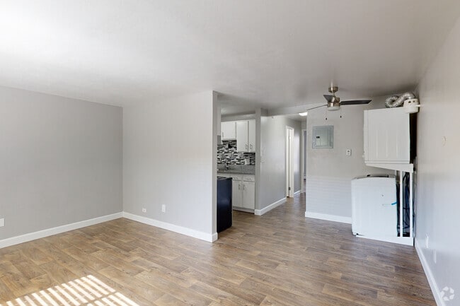 1HAB, 1BA - 580 ft² - Riviera Apartments