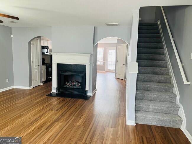 Photo - 3156 Parc Ct SW