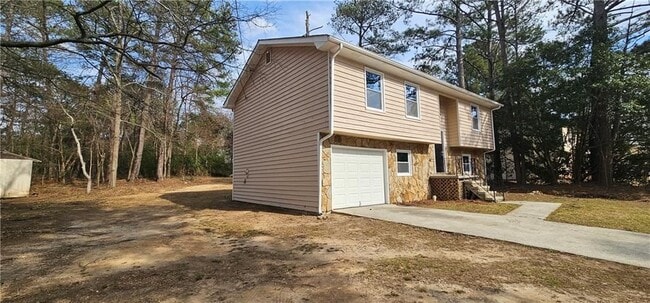 Building Photo - 1325 Classic Dr NE Rental