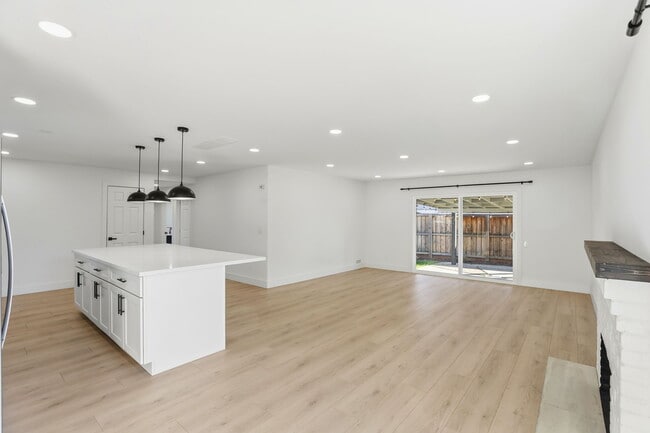 Photo - 6877 Buena Terra Way