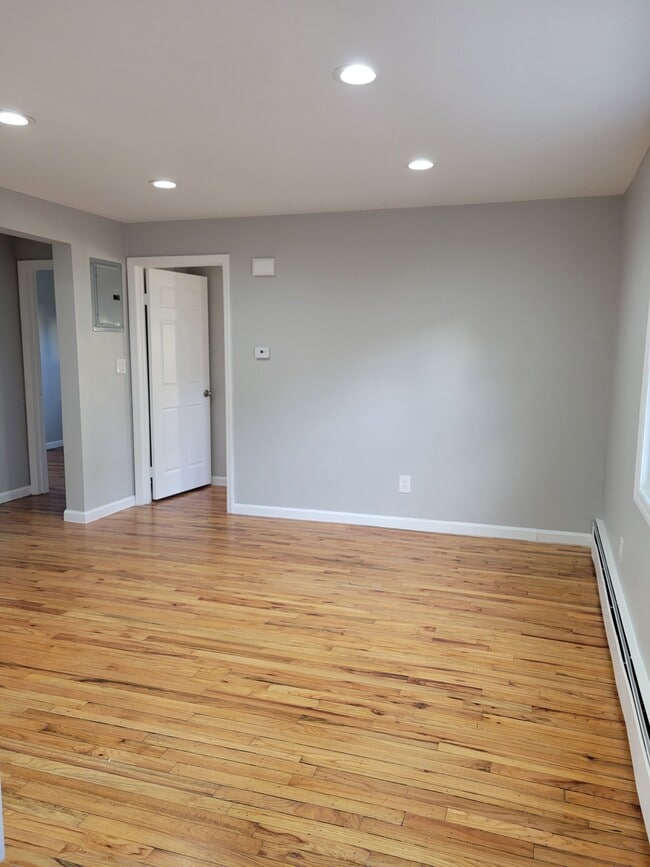 Building Photo - 3-35 Beach 87th St Unit 2F