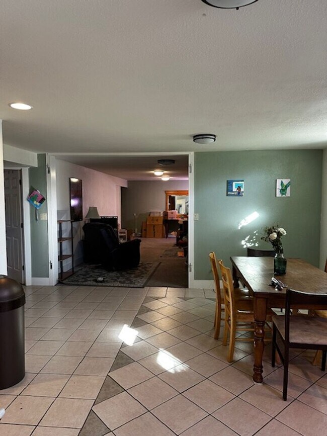 Building Photo - Beall Street Unit #2