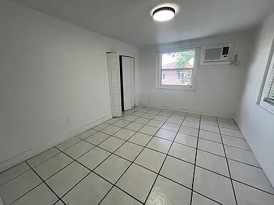 Photo - Samana Building Unit 8