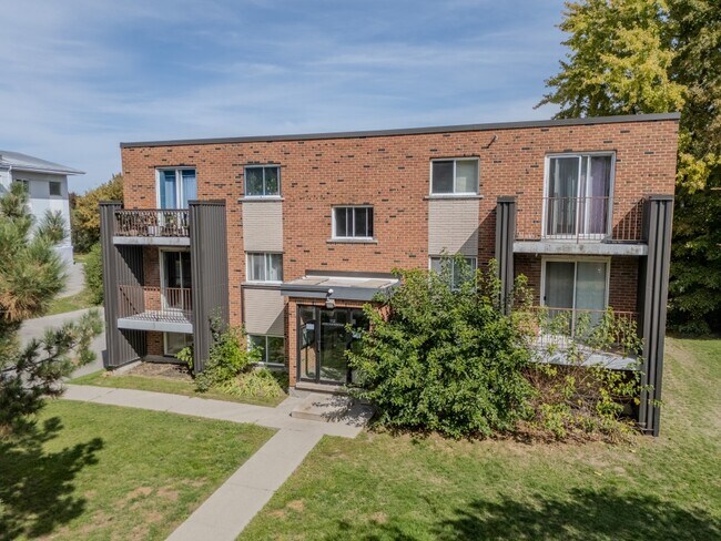 Photo - Crestview Suites