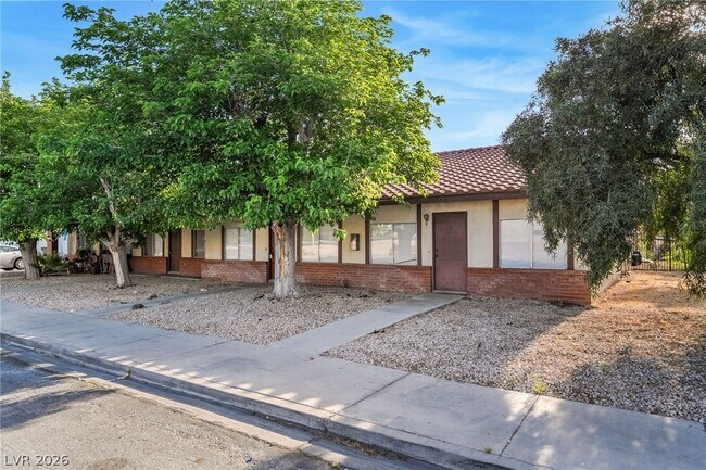 Photo - 1611 E Harmon Ave Unit 3